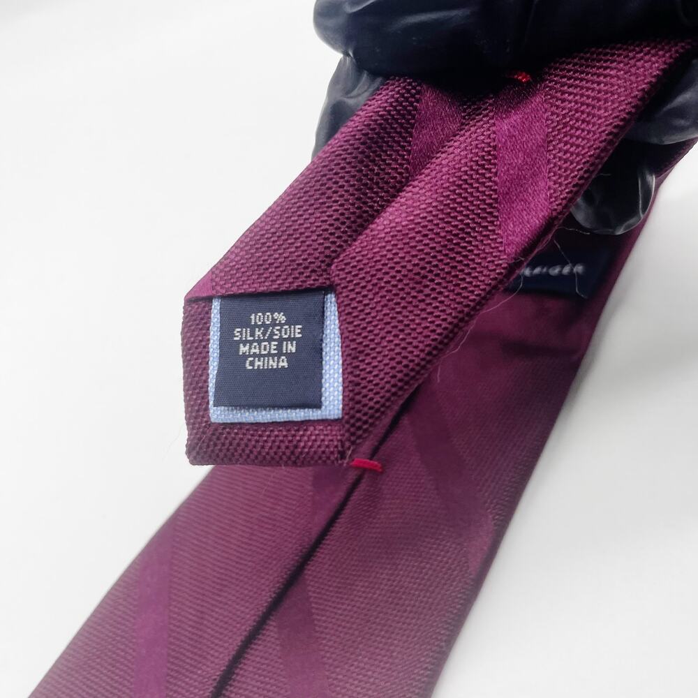 Tommy Hilfiger‎ Men's Tie Burgundy Stripe 100% Italian Silk Classic - Picture 7 of 7